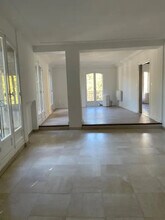 Office in Aix-en-Provence to rent Building Photo- Image 2 of 7
