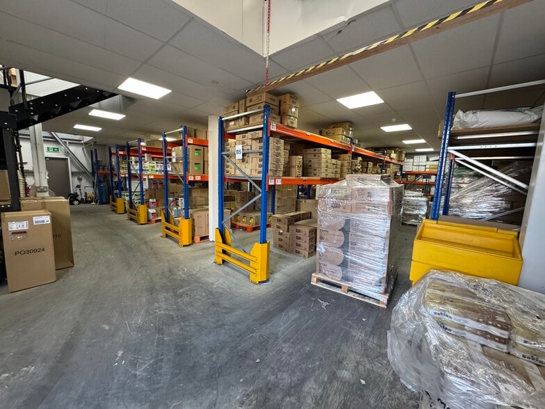 42 Queensway, Enfield for sale - Building Photo - Image 3 of 15