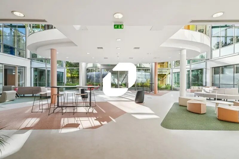 Office in Roissy-en-France to rent Interior Photo- Image 1 of 21