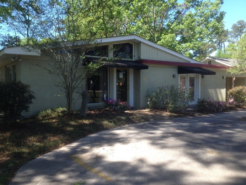 224 W Causeway Approach, Mandeville, LA for rent - Primary Photo - Image 1 of 7