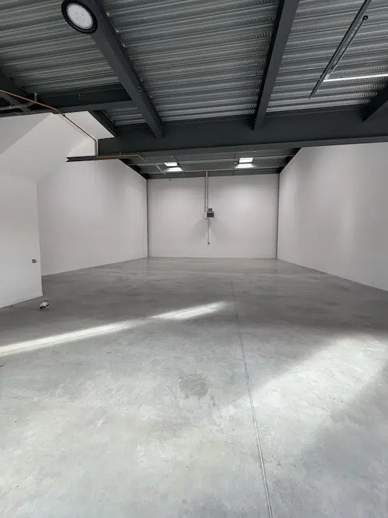 Light Industrial in Corbeil-Essonnes to rent Interior Photo- Image 1 of 2