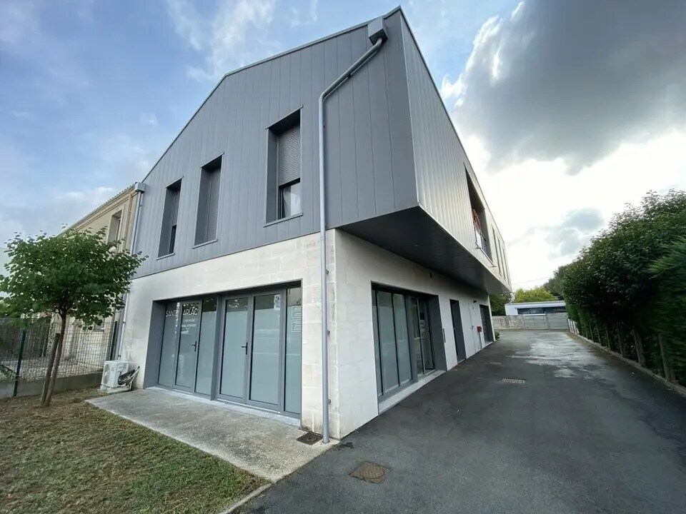 Office in Mérignac for sale Building Photo- Image 1 of 6