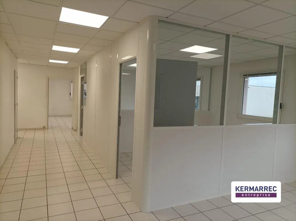 Location Bureaux 196 m² - Photo 1