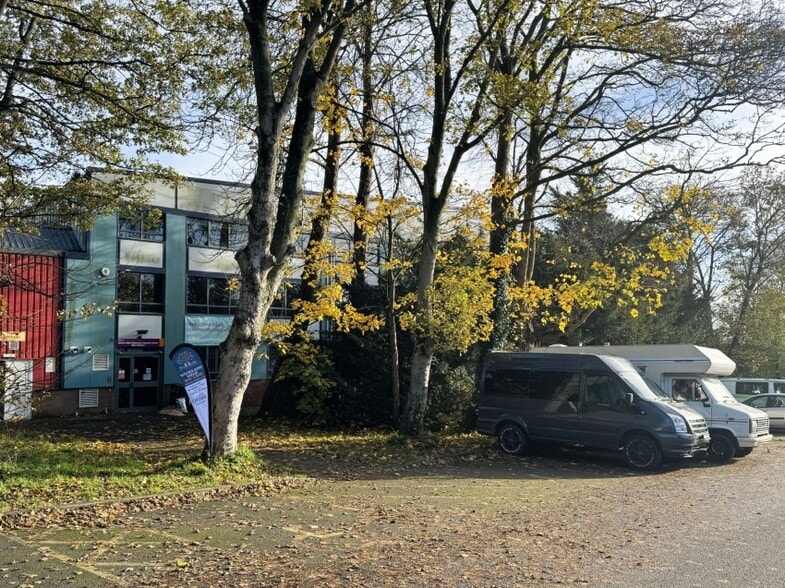 32-46 King St, Alfreton to rent - Building Photo - Image 2 of 12