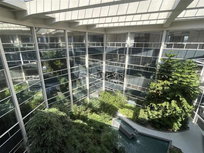 Office in Villepinte to rent Interior Photo- Image 1 of 12