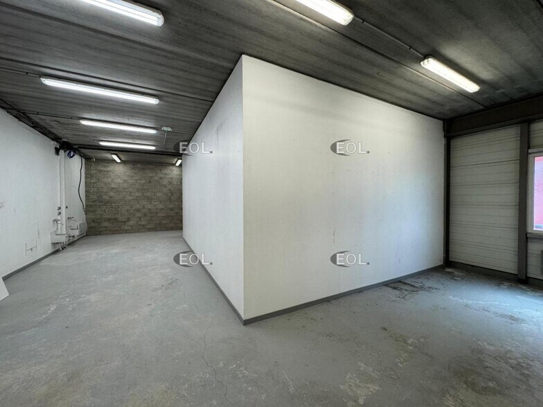 Light Industrial in Champs-sur-Marne to rent - Interior Photo - Image 3 of 9