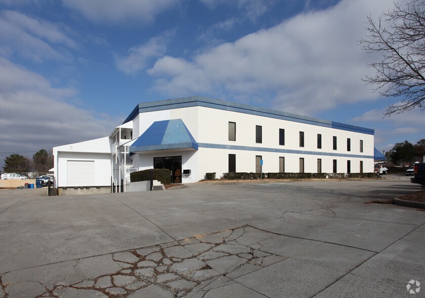 100 Creekside Industrial Ct, Lawrenceville, GA for rent - Building Photo - Image 3 of 4