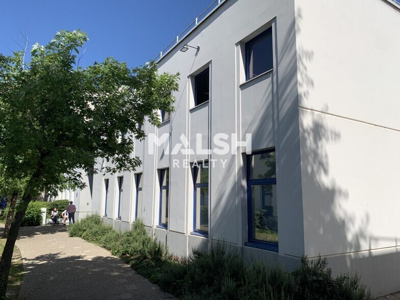 Office in Villeurbanne to rent - Building Photo - Image 1 of 13