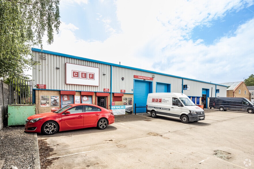 188 Moorside Rd, Manchester to rent - Building Photo - Image 2 of 3