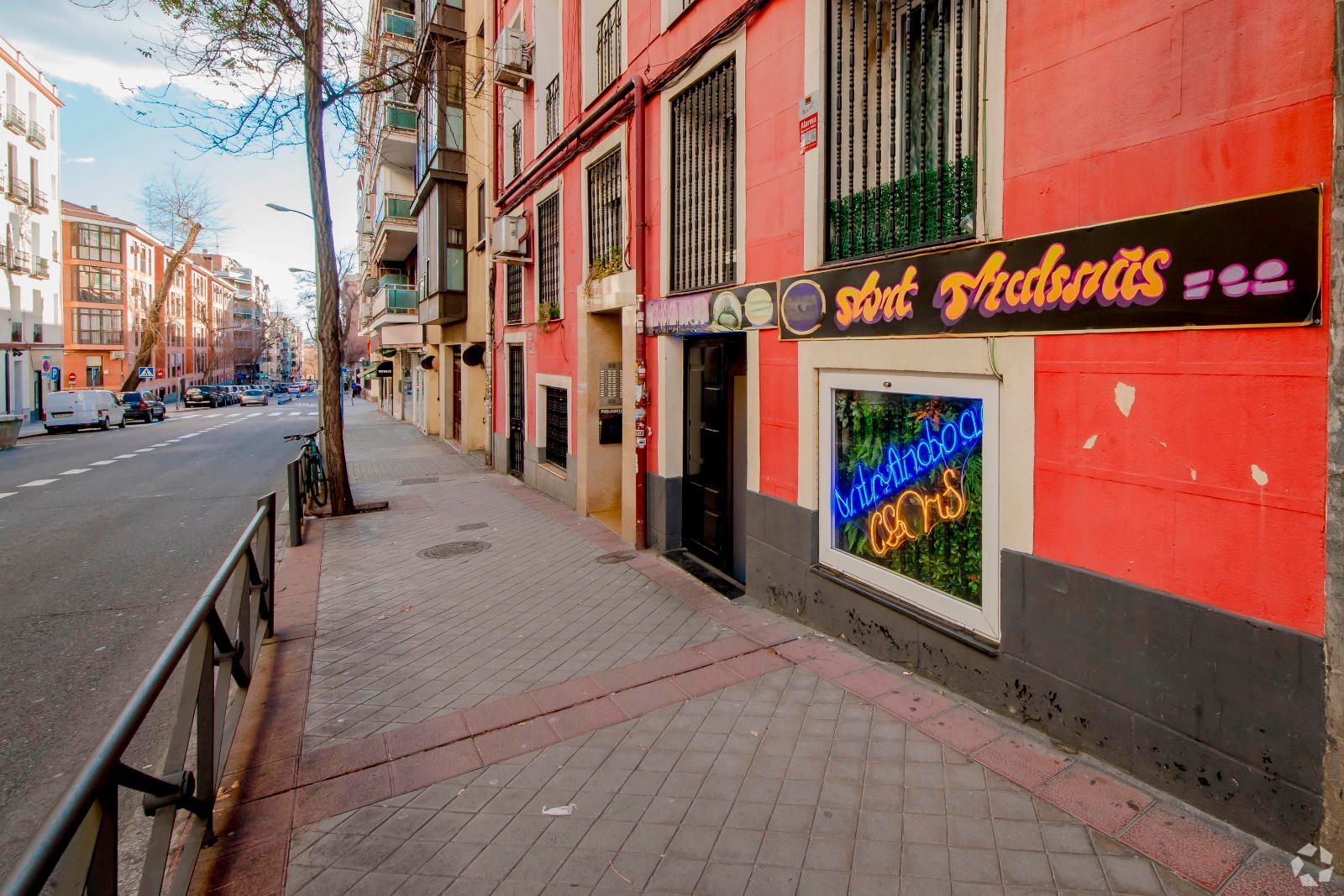 Retail in Madrid, Madrid to rent Interior Photo- Image 1 of 18