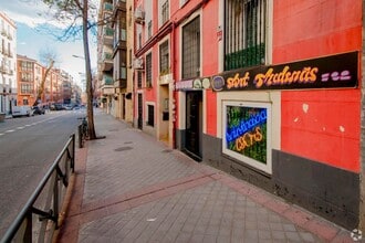 Retail in Madrid, Madrid to rent Interior Photo- Image 1 of 18