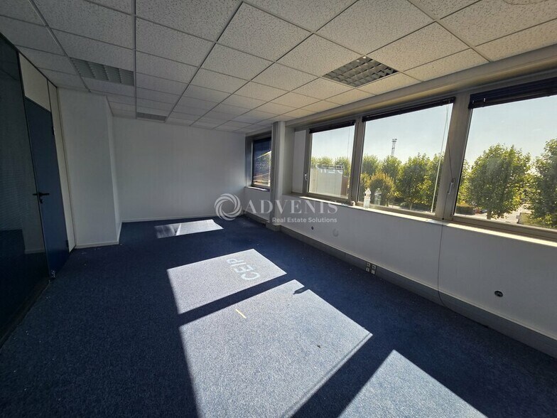 Office in Mitry Mory to rent - Interior Photo - Image 3 of 7