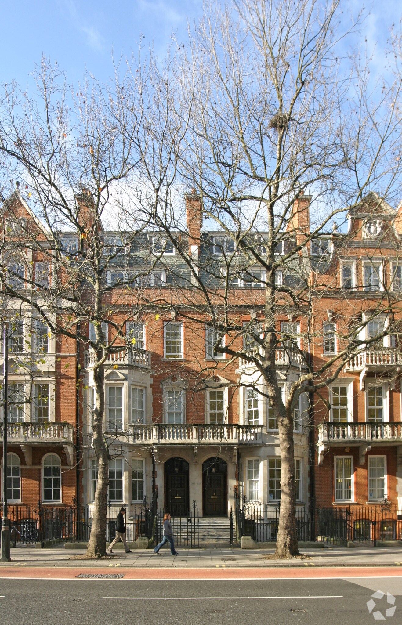 144-146 Buckingham Palace Rd, London to rent Primary Photo- Image 1 of 7