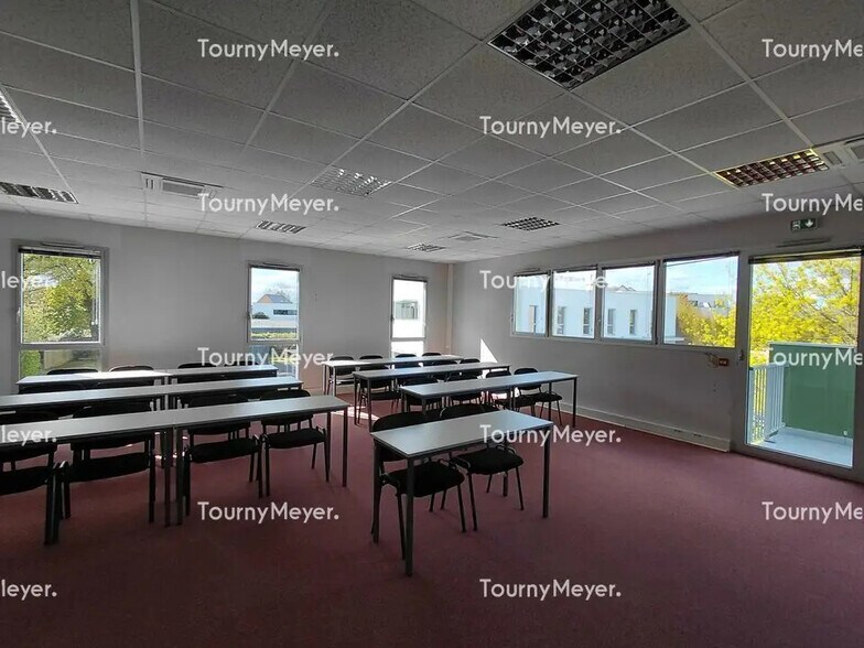 Office in La Chapelle-sur-Erdre to rent - Interior Photo - Image 2 of 8