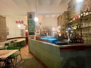 Retail in Barcelona, Barcelona to rent Interior Photo- Image 2 of 15