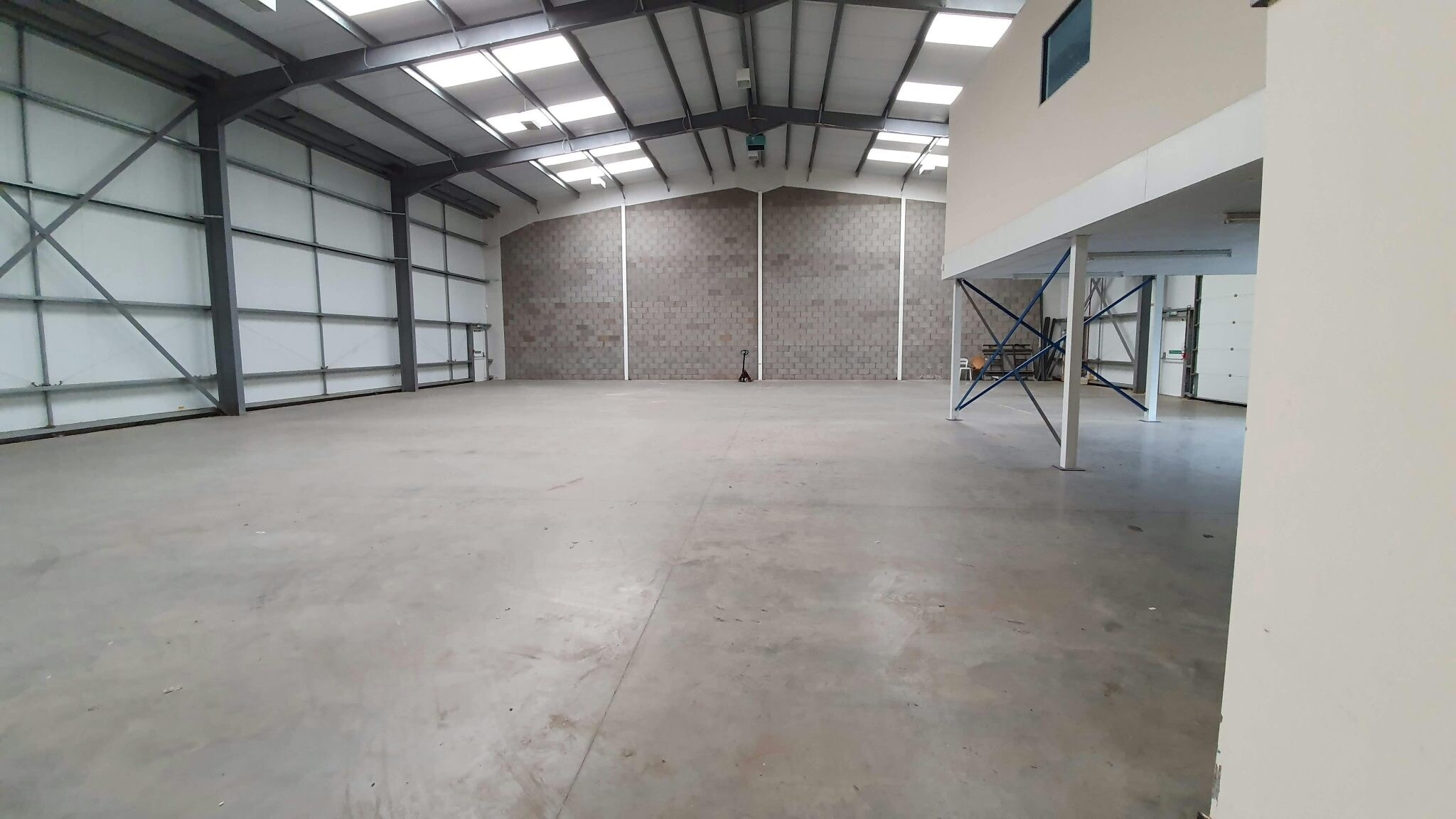 Spitfire Clos, Coventry to rent Interior Photo- Image 1 of 4
