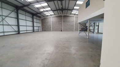 Spitfire Clos, Coventry to rent Interior Photo- Image 1 of 4