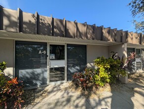 1721 Independence Blvd, Sarasota, FL for rent Building Photo- Image 1 of 13