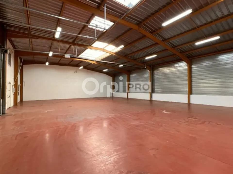Light Industrial in Vénissieux to rent Interior Photo- Image 1 of 10