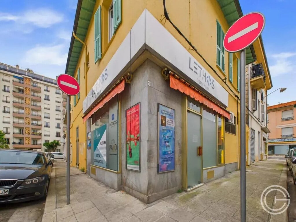 Location Commerce 118 m² - Photo 1