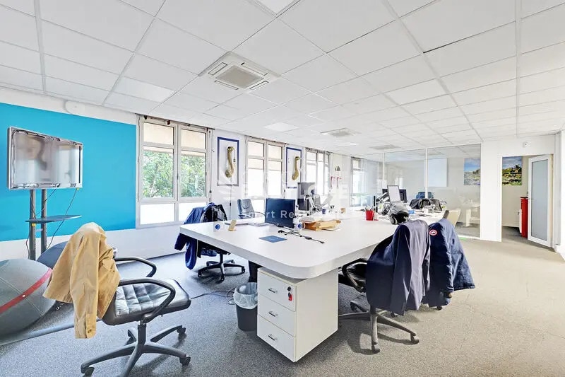 Location Bureaux 170 m² - Photo 1