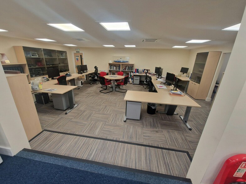 Penner Rd, Havant for sale - Interior Photo - Image 3 of 5