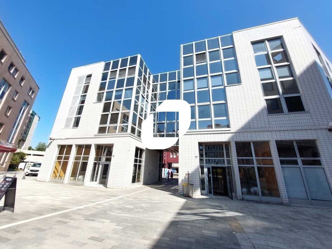 11-17 Rue Joël Le Theule, Montigny-le-Bretonneux to rent Building Photo- Image 1 of 15