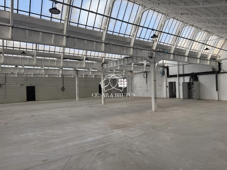 Industrial in Décines-Charpieu for sale - Interior Photo - Image 2 of 5