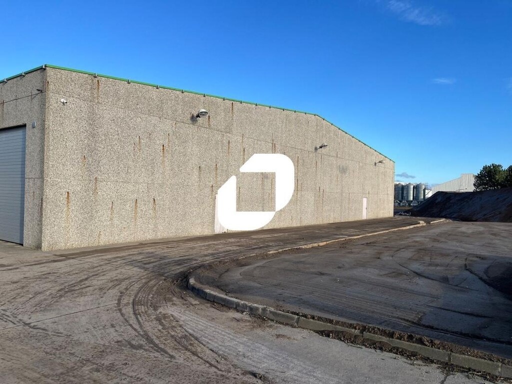 Location Local d'activités 4 200 m² - Photo 1