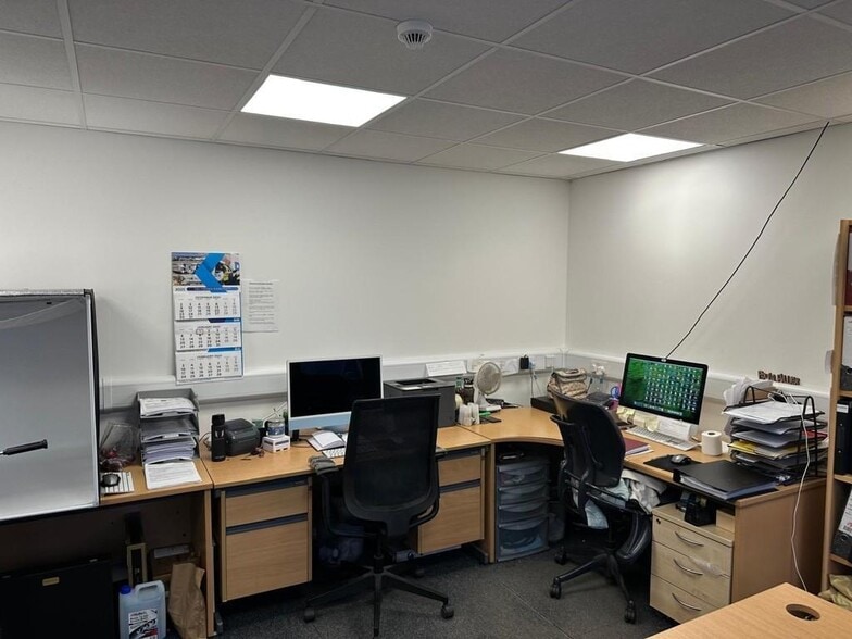 Marshall Way, Frome to rent - Building Photo - Image 3 of 16