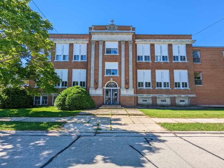 2203 12th St, Two Rivers, WI for sale - Primary Photo - Image 1 of 1