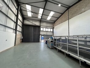 Bruce St, Blackburn to rent Interior Photo- Image 1 of 4