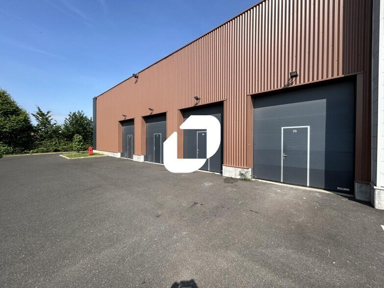 Light Industrial in Serris to rent - Building Photo - Image 1 of 7