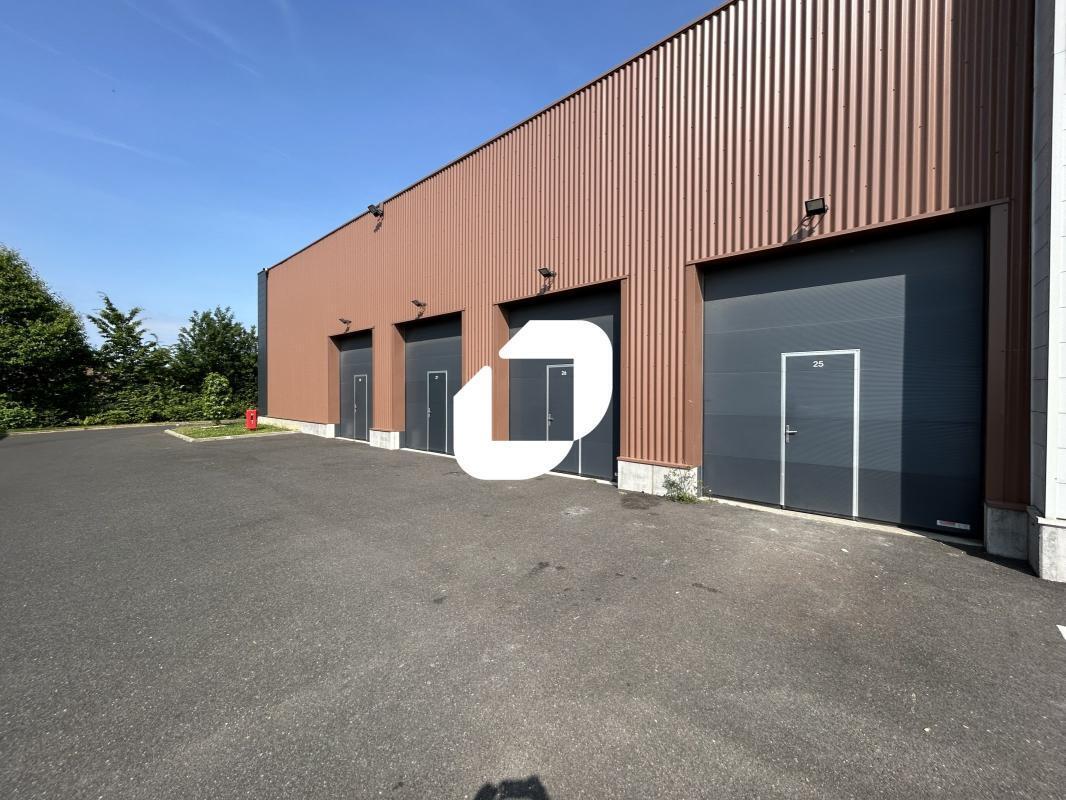 Light Industrial in Serris to rent Building Photo- Image 1 of 8