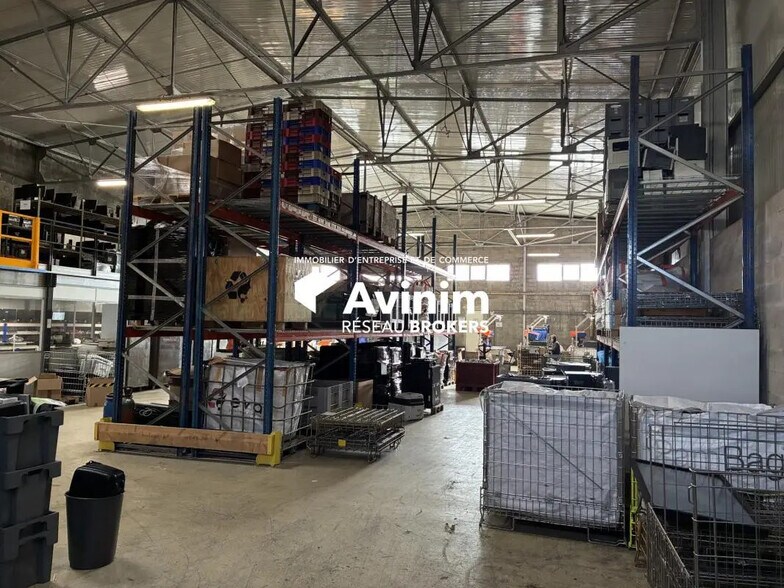 Industrial in Vitrolles to rent - Interior Photo - Image 2 of 6