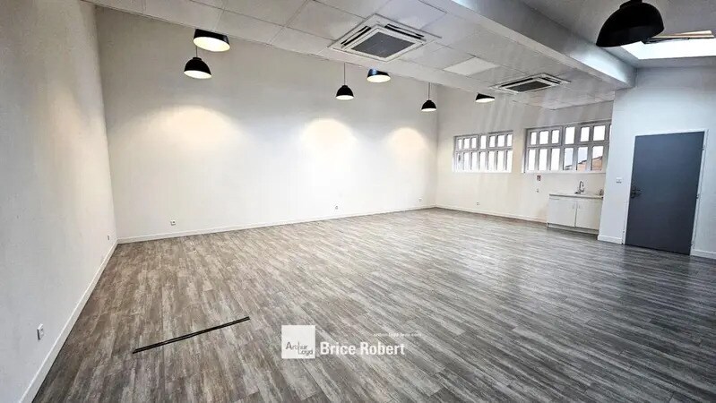 8 Bis Rue Du Champ De L'Orme, Villeurbanne to rent - Interior Photo - Image 2 of 7