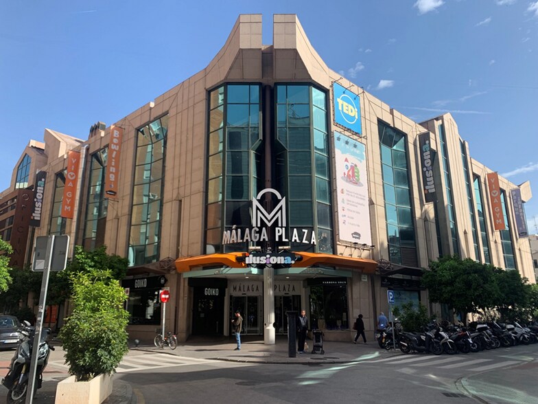 Calle Armengual de la Mota, 12, Málaga, Málaga to rent - Building Photo - Image 3 of 4