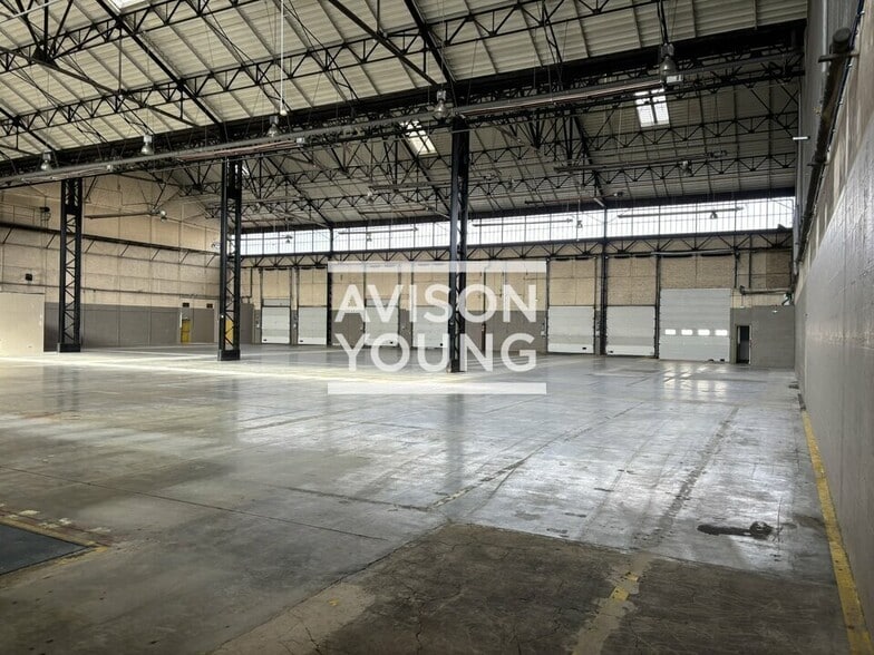Light Industrial in Saint-Ouen-sur-Seine to rent - Building Photo - Image 2 of 8