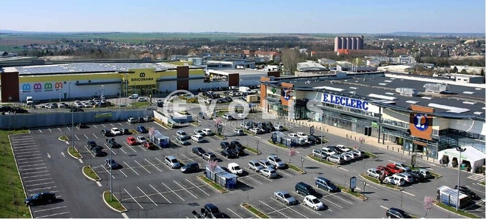 Retail in Mareuil-lès-Meaux to rent - Aerial - Image 1 of 1