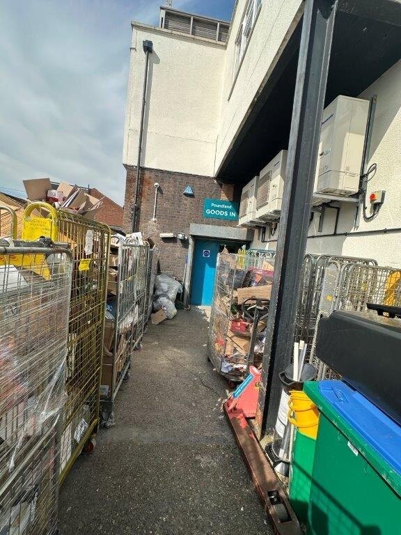 136 Walton Rd, East Molesey to rent Interior Photo- Image 1 of 2