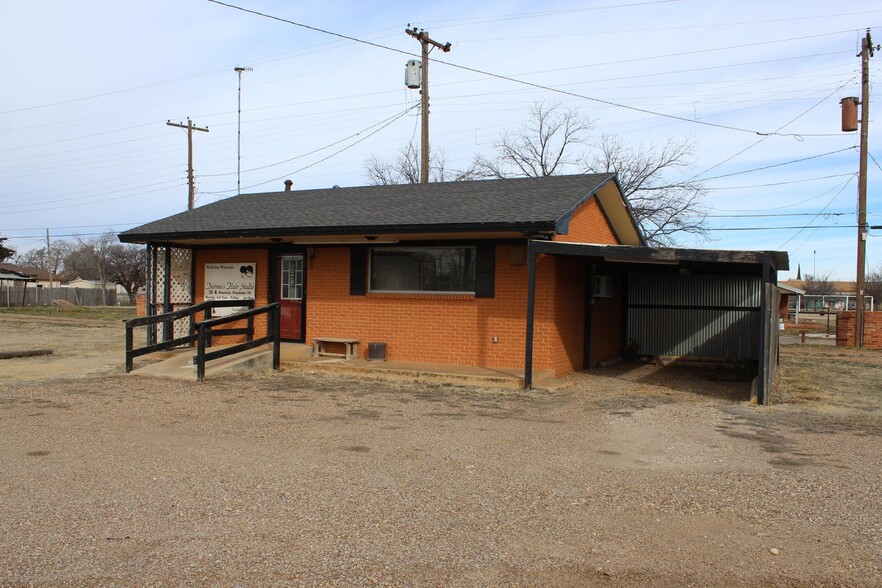 210 W Houston St, Floydada, TX for sale - Building Photo - Image 2 of 7