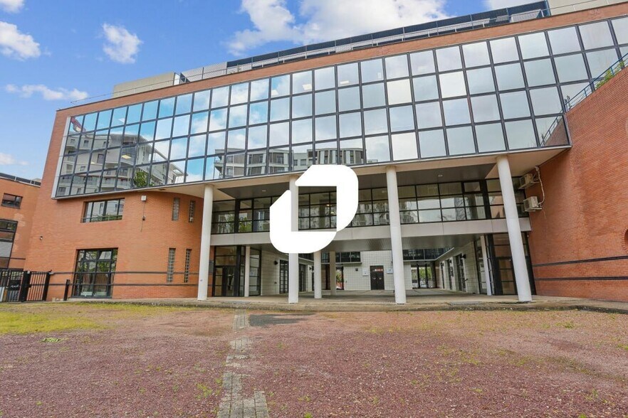 Office in Issy-les-Moulineaux to rent - Building Photo - Image 3 of 15