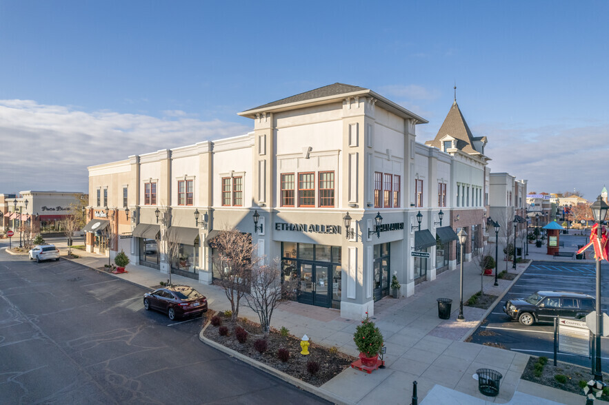 3210-3290 Levis Commons Blvd, Perrysburg, OH for rent - Building Photo - Image 3 of 6