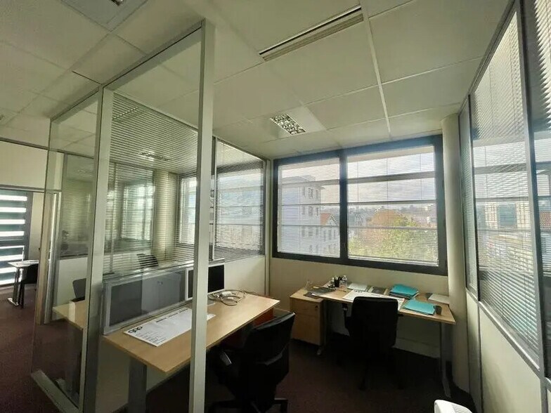 Office in Lyon to rent - Interior Photo - Image 1 of 12