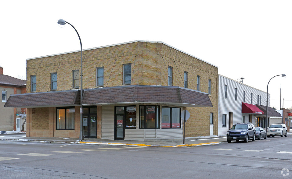 183 Main Ave, Winsted, MN for rent - Building Photo - Image 1 of 3