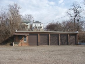 1222 Adams Ct, Alton, IL for rent Primary Photo- Image 1 of 2