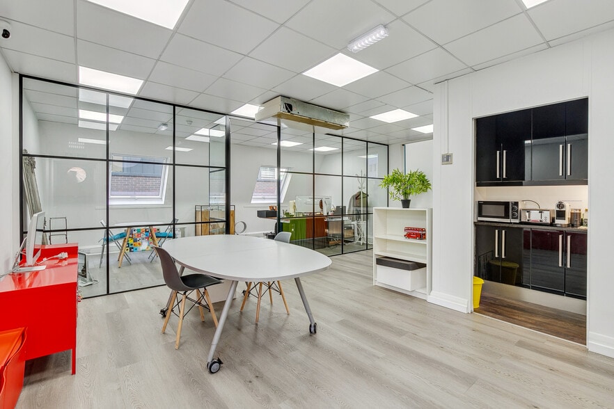 210 Shepherds Bush Rd, London for sale - Interior Photo - Image 1 of 1