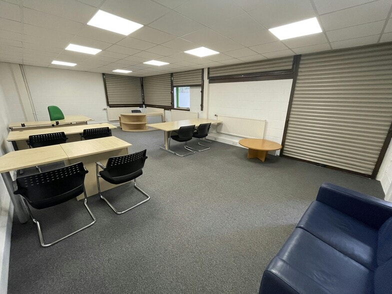 5 Fairfield Ct, Coventry to rent - Building Photo - Image 3 of 5