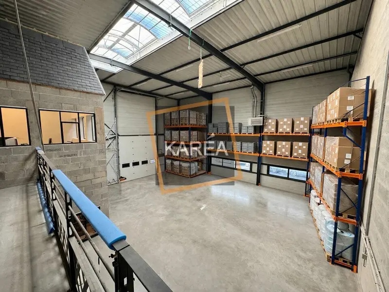 Light Industrial in Mareuil-lès-Meaux to rent Interior Photo- Image 1 of 6