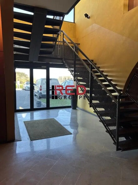 Office in LES MILLES to rent - Building Photo - Image 2 of 3